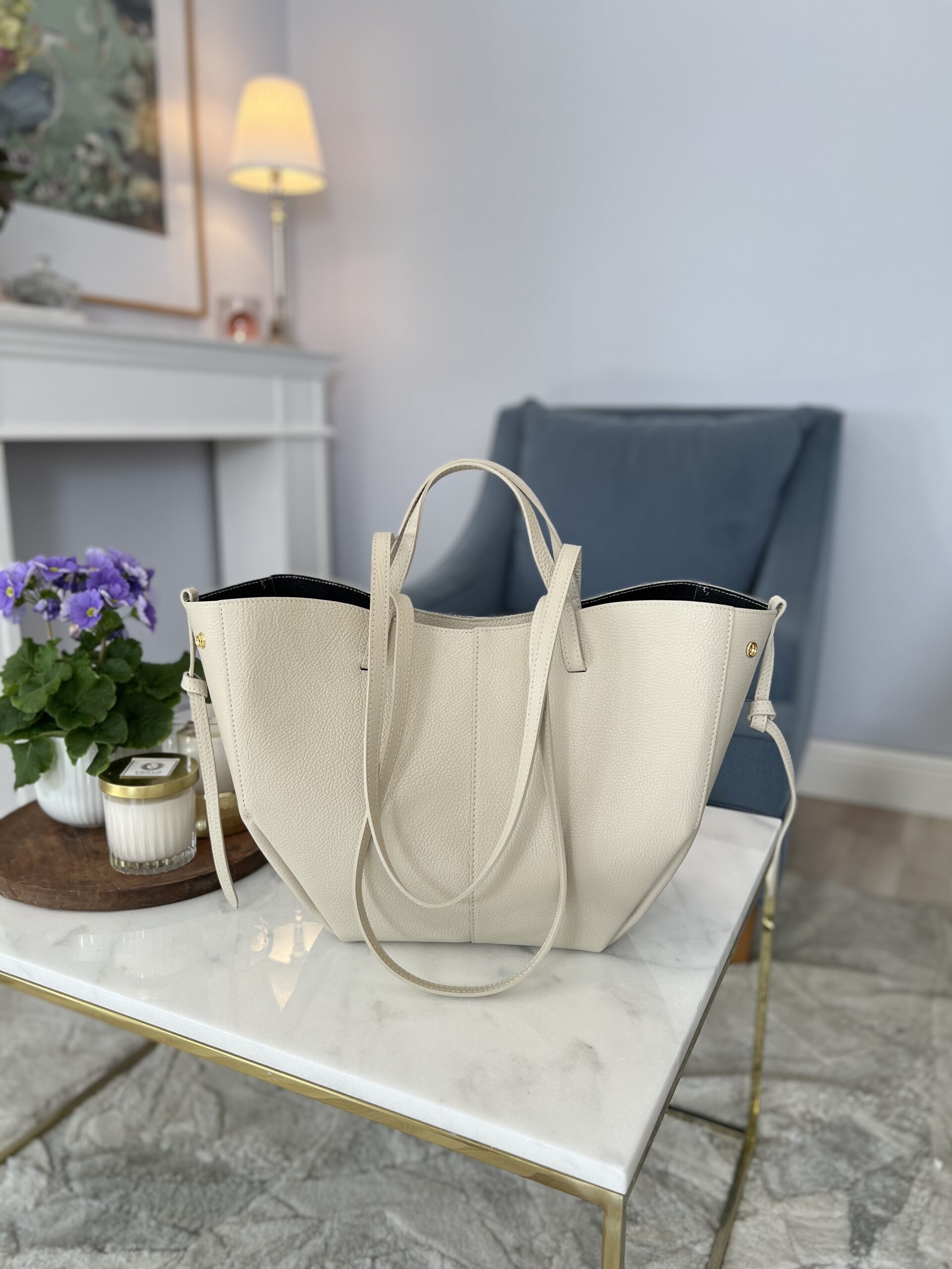 Skórzana torebka BIG LUCY/ bardzo jasny beż