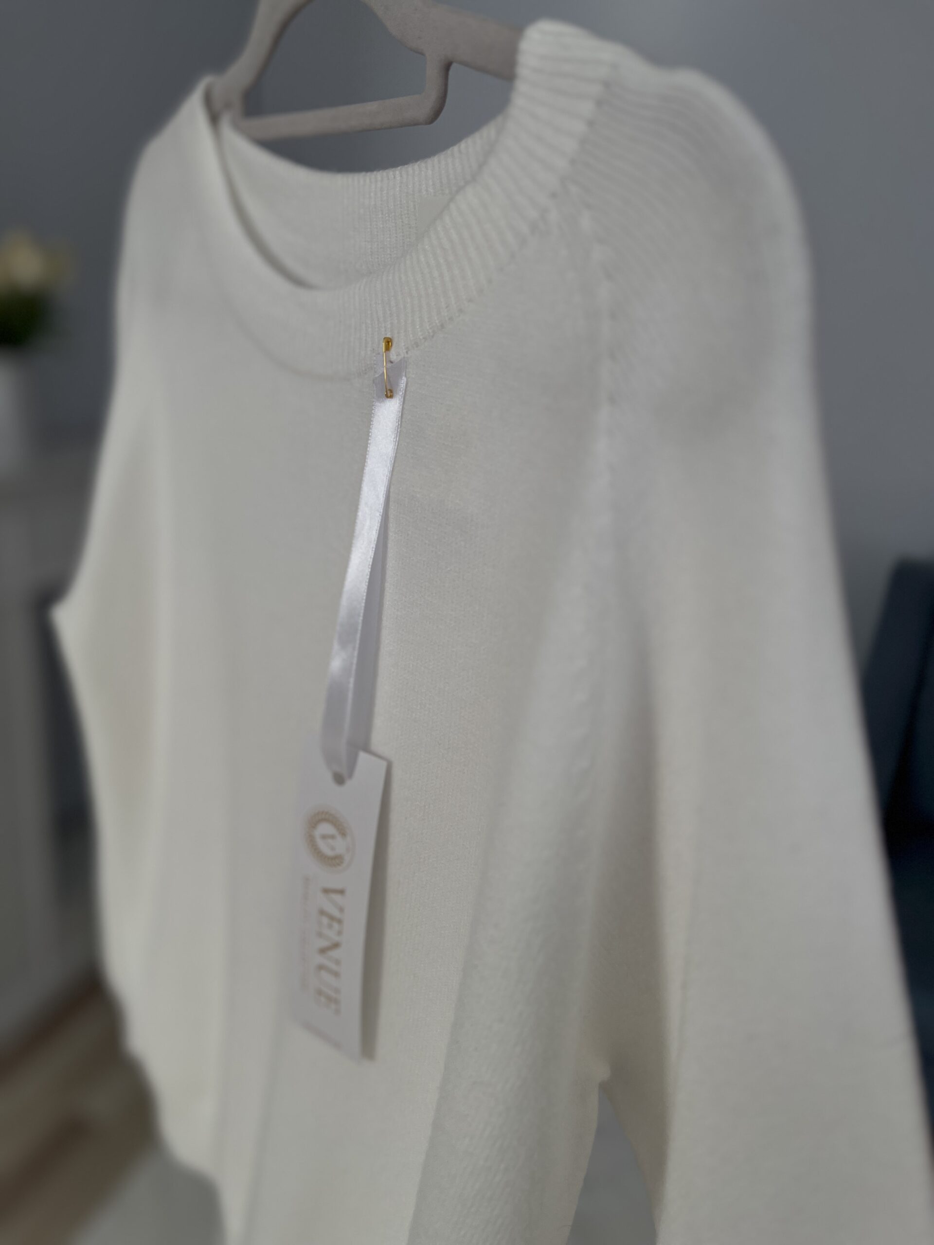 Sweter MIA/ biel - obrazek 2