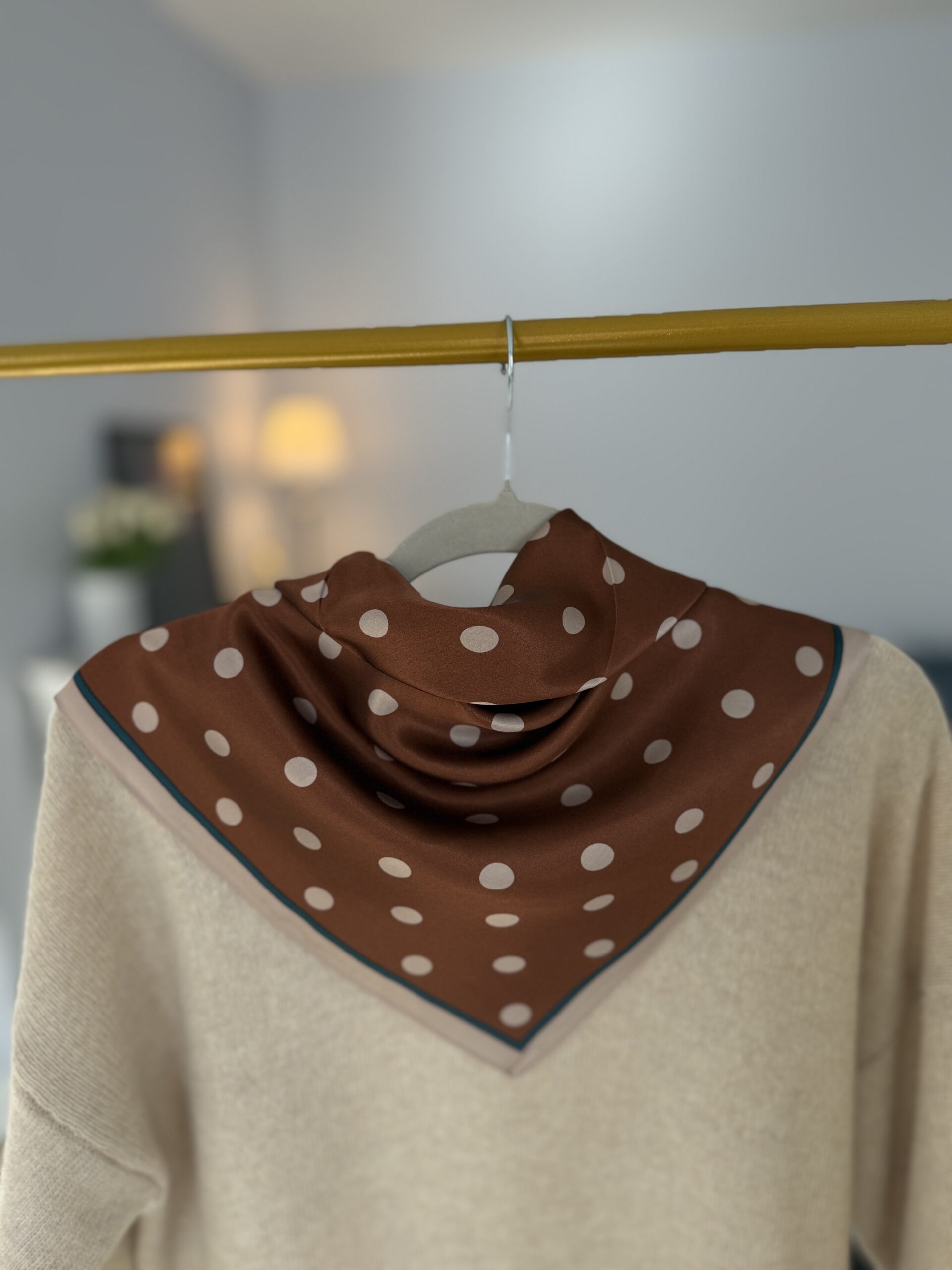 APASZKA JEDWAB 100% RETRO DOTS