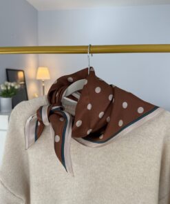 Alternative view of APASZKA JEDWAB 100% RETRO DOTS