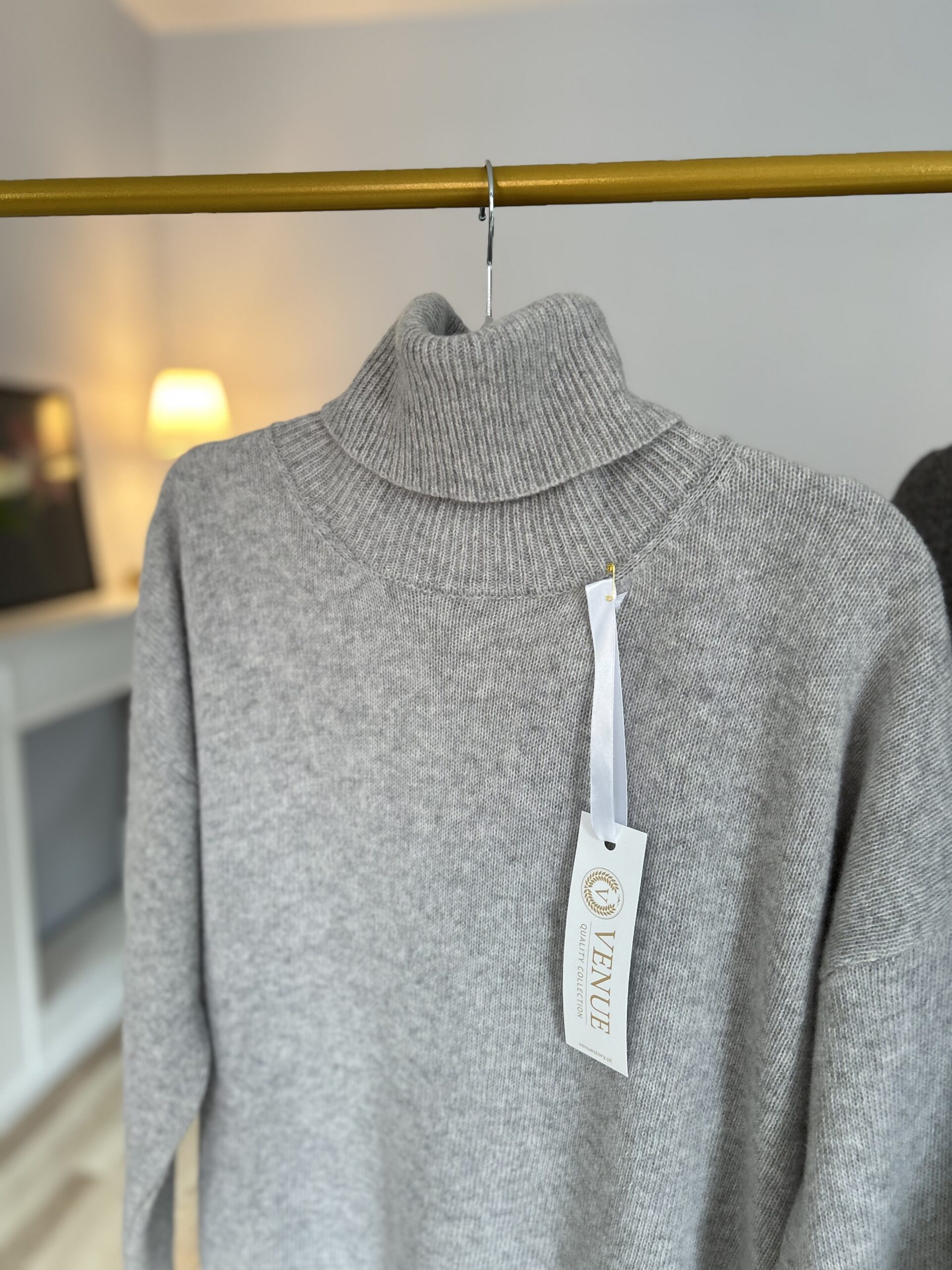 Golf Mary (100% merino)/ JASNA SZAROŚĆ - obrazek 3
