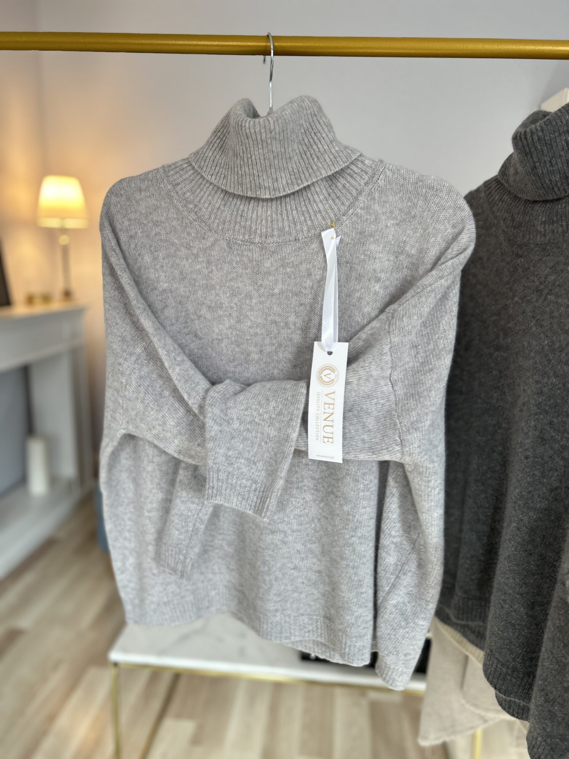 Golf Mary (100% merino)/ JASNA SZAROŚĆ - obrazek 4
